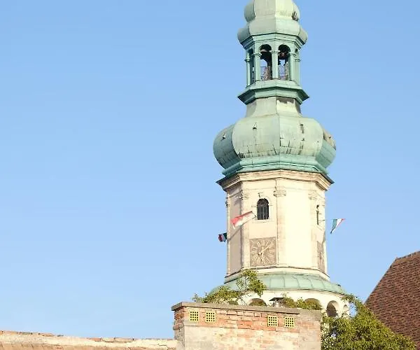 Várfal-lak